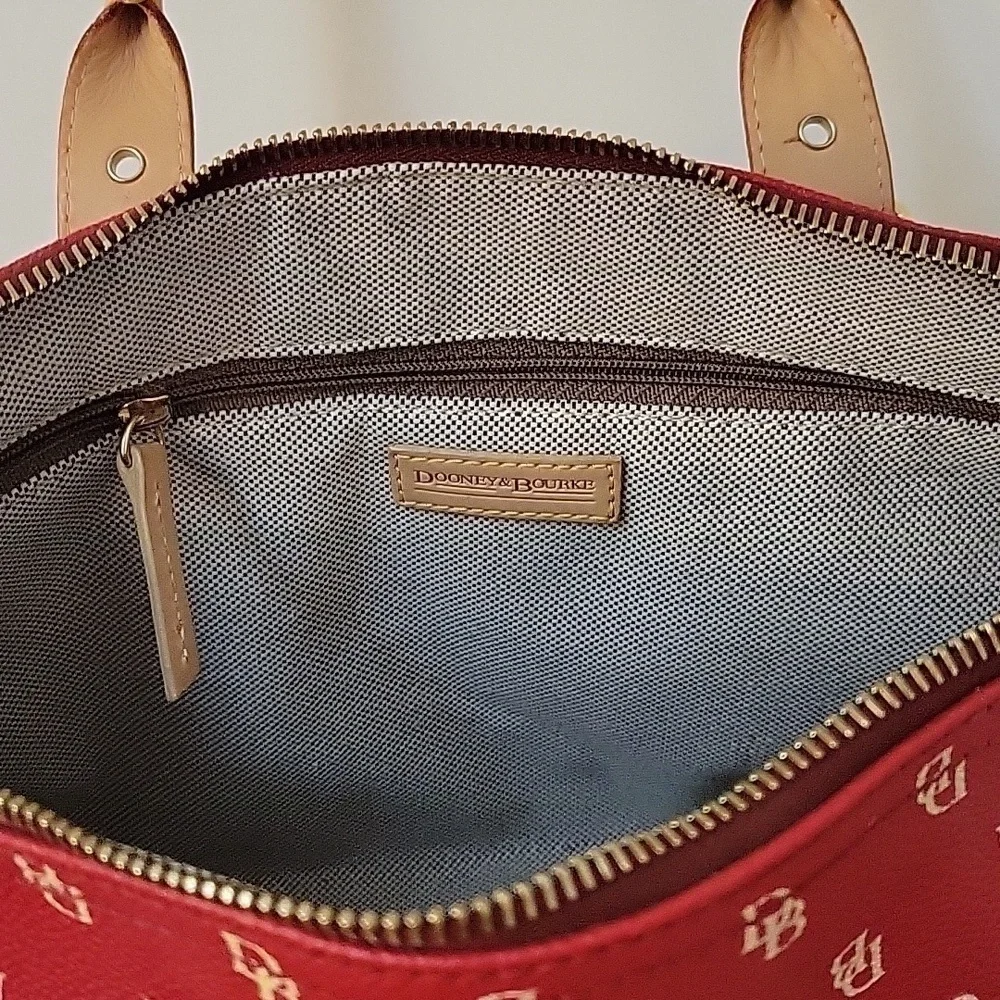 Dooney & Bourke 💥all leather